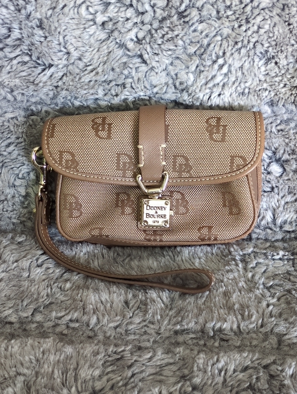 Dooney & Bourke Tan Signature Wristlet - Picture 1 of 5